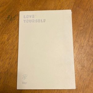BTS Love Yourself album her with the letter V without photo cards